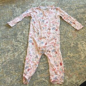 Magnetic me pajamas 6-9 months animal floral